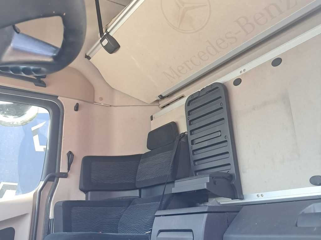 Plachtové nákladné vozidlo Mercedes-Benz Actros 2542, 6X2