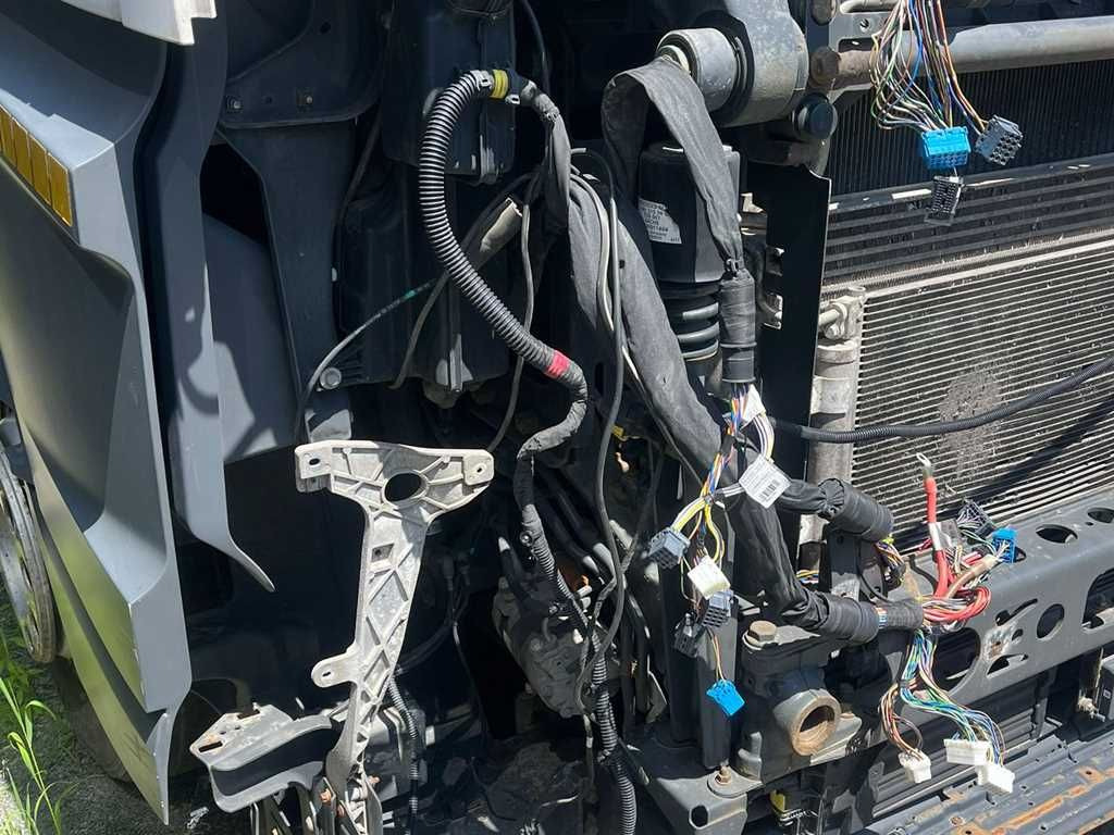 Plachtové nákladné vozidlo Mercedes-Benz Actros 2542, 6X2