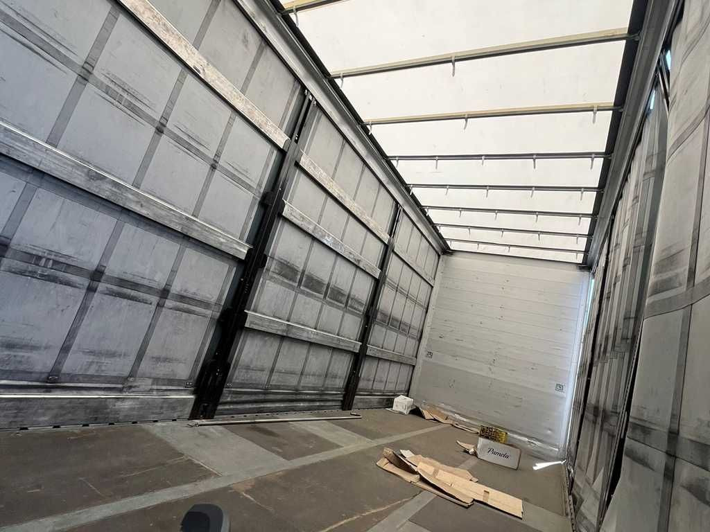 Plachtové nákladné vozidlo Mercedes-Benz Actros 2542, 6X2