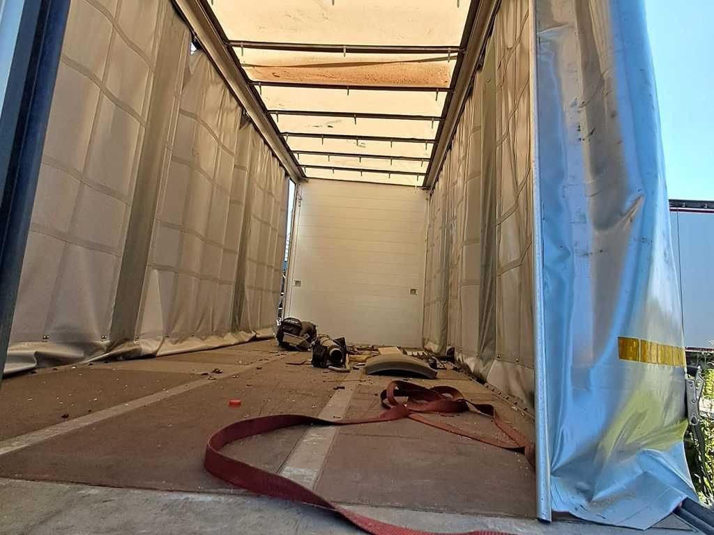 Plachtové nákladné vozidlo Mercedes-Benz Actros 2542, 6X2