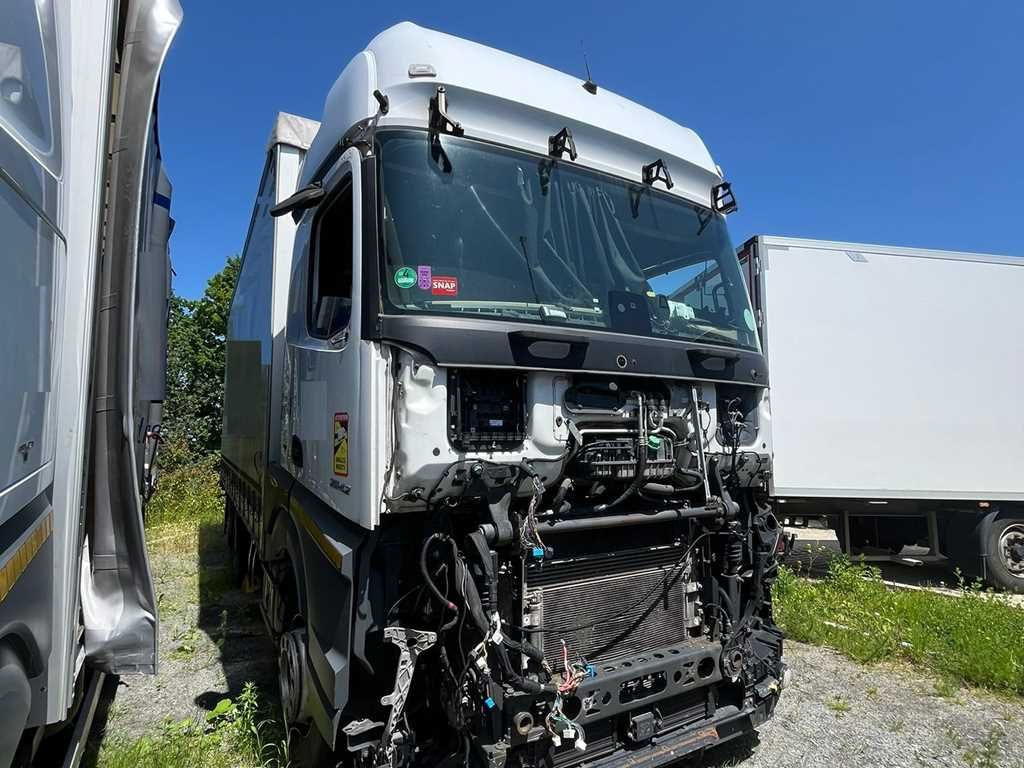 Plachtové nákladné vozidlo Mercedes-Benz Actros 2542, 6X2