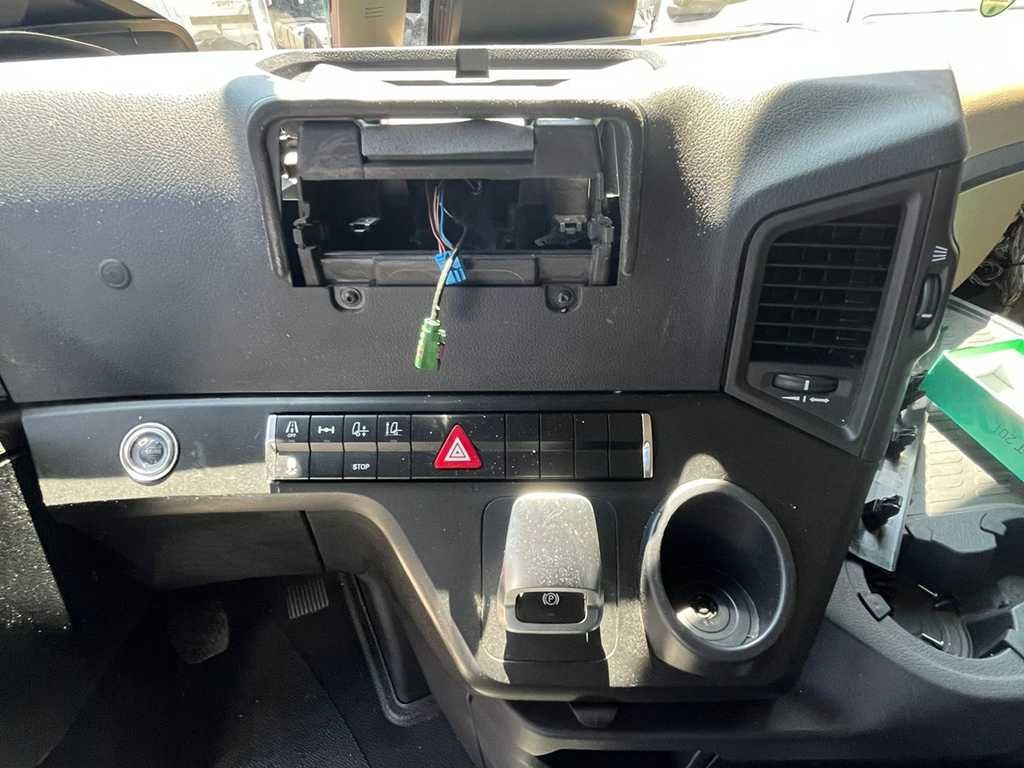 Plachtové nákladné vozidlo Mercedes-Benz Actros 2542, 6X2