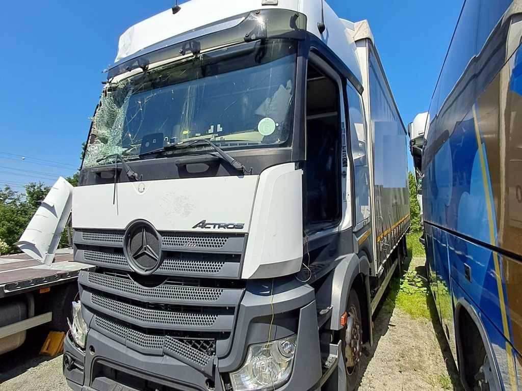 Plachtové nákladné vozidlo Mercedes-Benz Actros 2542, 6X2