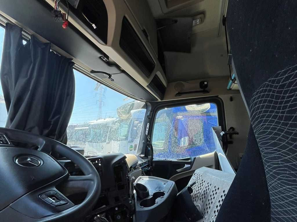 Plachtové nákladné vozidlo Mercedes-Benz Actros 2542, 6X2