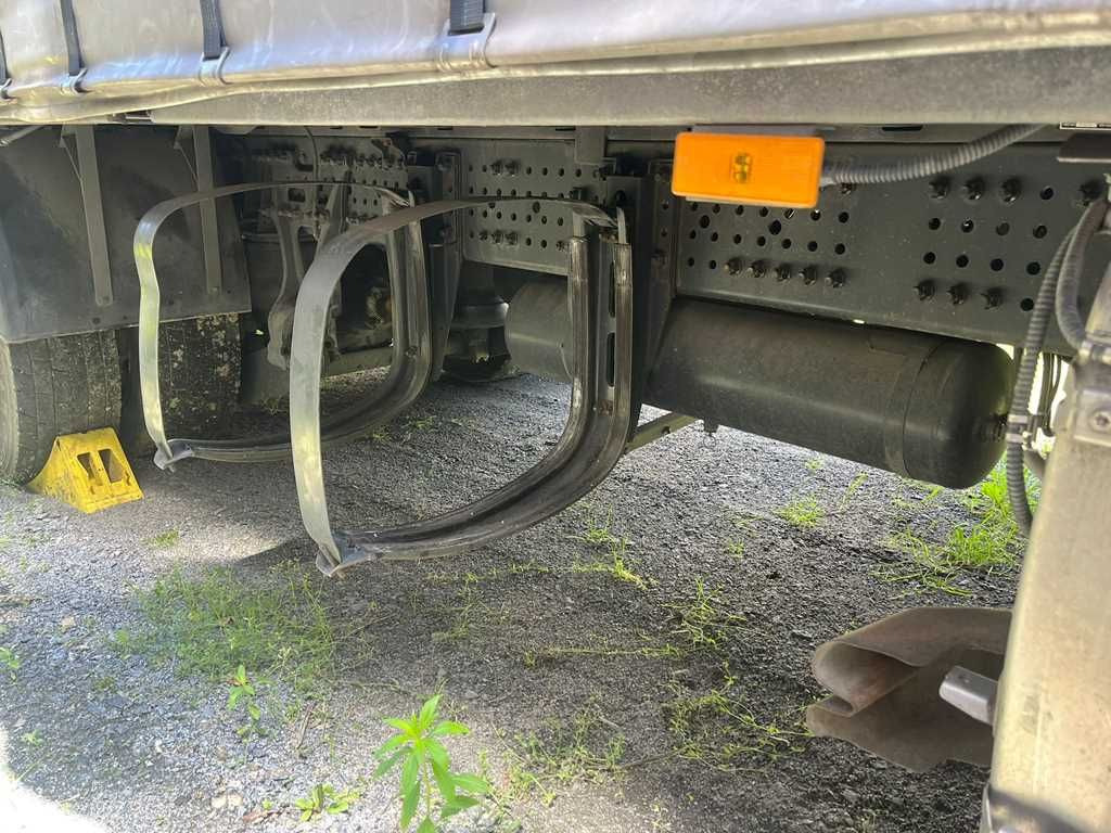 Plachtové nákladné vozidlo Mercedes-Benz Actros 2542, 6X2
