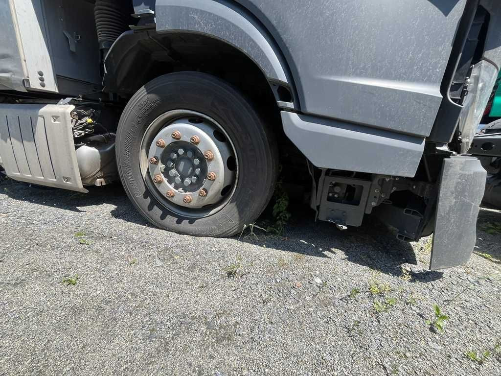 Plachtové nákladné vozidlo Mercedes-Benz Actros 2542, 6X2