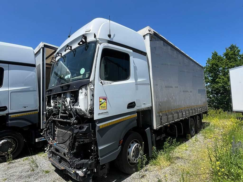 Plachtové nákladné vozidlo Mercedes-Benz Actros 2542, 6X2
