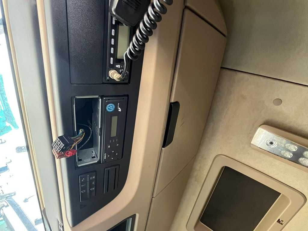 Plachtové nákladné vozidlo Mercedes-Benz Actros 2542, 6X2