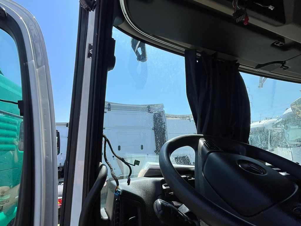 Plachtové nákladné vozidlo Mercedes-Benz Actros 2542, 6X2