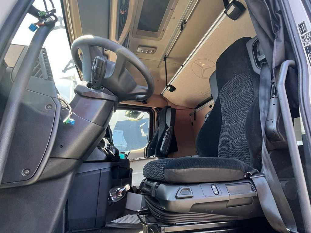 Plachtové nákladné vozidlo Mercedes-Benz Actros 2542, 6X2