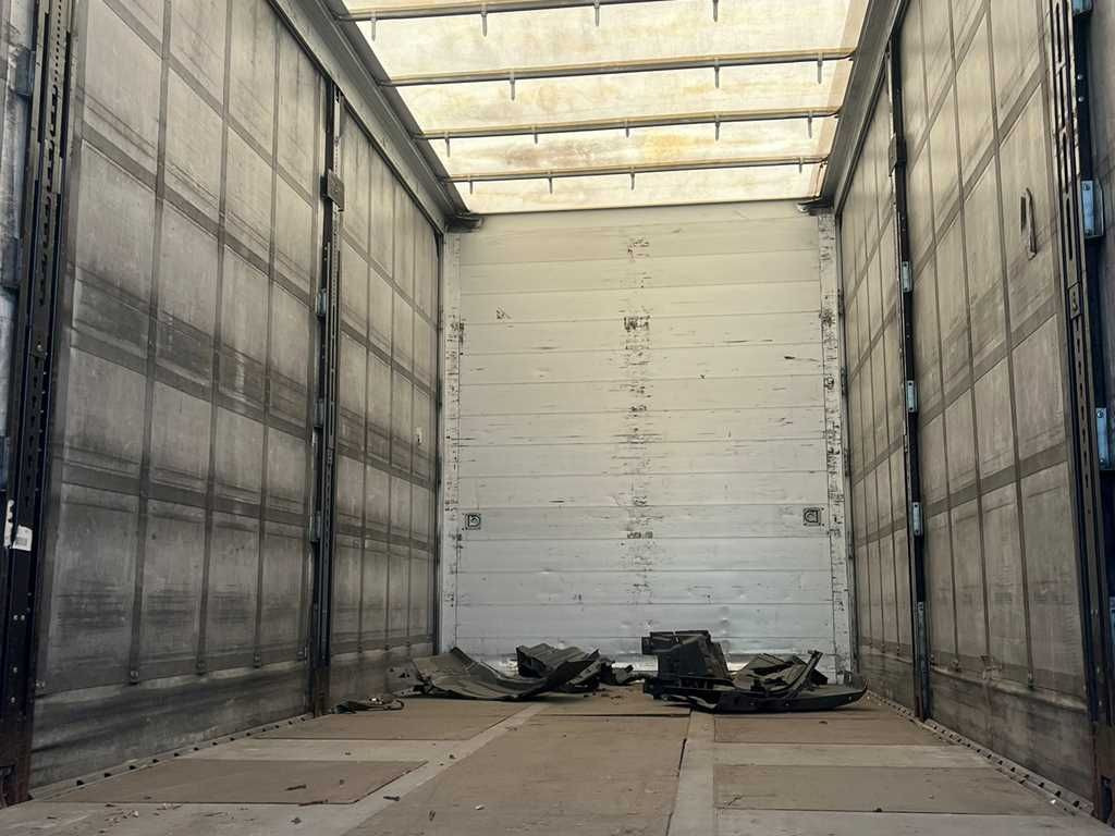 Plachtové nákladné vozidlo Mercedes-Benz Actros 2542, 6X2