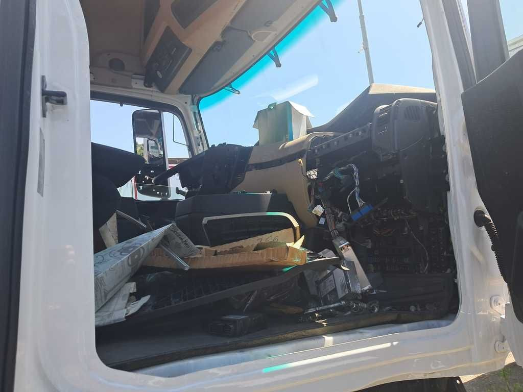 Plachtové nákladné vozidlo Mercedes-Benz Actros 2542, 6X2
