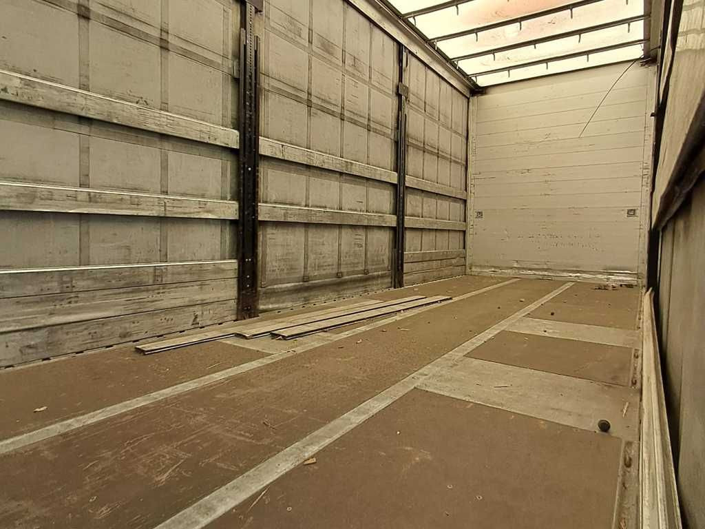 Plachtové nákladné vozidlo Mercedes-Benz Actros 2542, 6X2