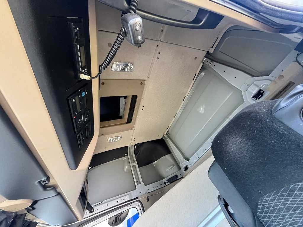 Plachtové nákladné vozidlo Mercedes-Benz Actros 2542, 6X2
