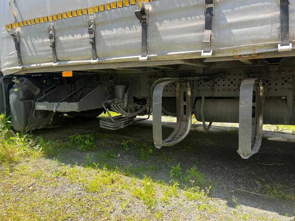 Plachtové nákladné vozidlo Mercedes-Benz Actros 2542, 6X2