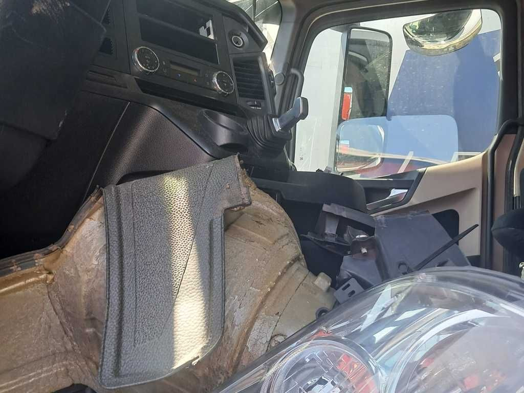 Plachtové nákladné vozidlo Mercedes-Benz Actros 2542, 6X2