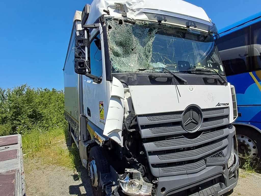 Plachtové nákladné vozidlo Mercedes-Benz Actros 2542, 6X2