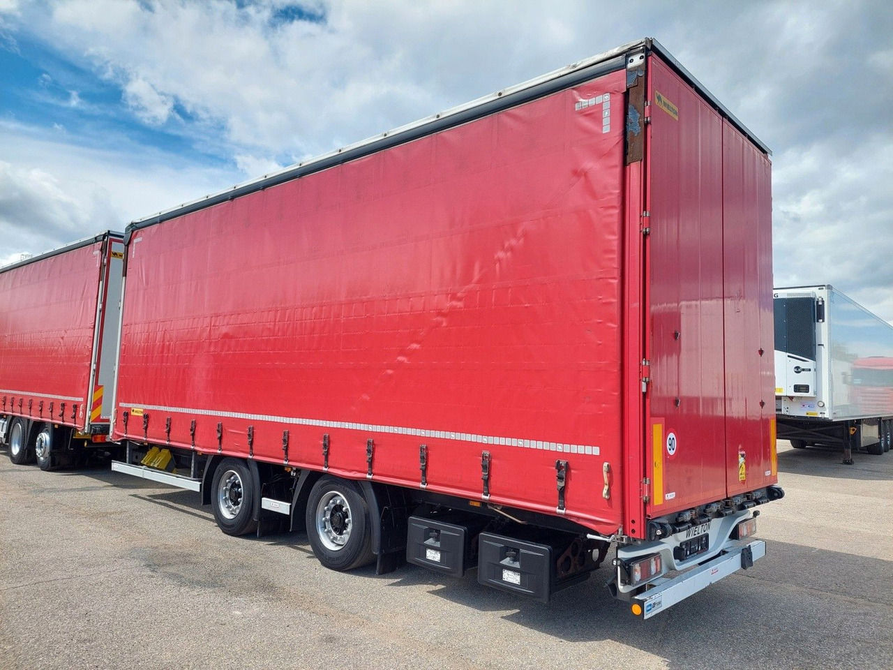 Plachtové nákladné vozidlo Mercedes-Benz Actros 2545 L/NR 6x2 + Wielton PC2K Durchbar