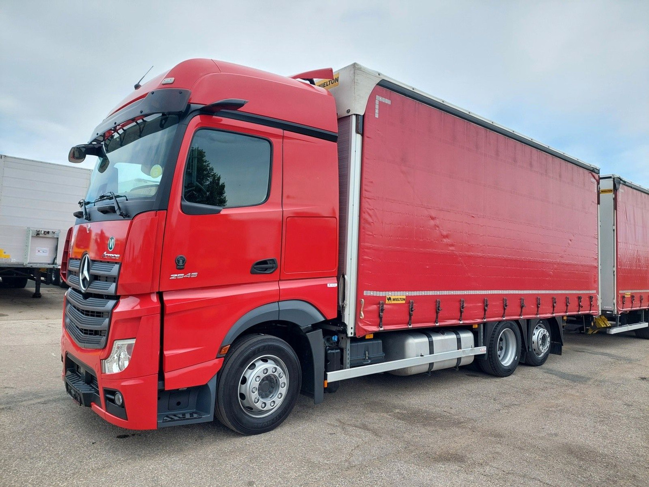 Plachtové nákladné vozidlo Mercedes-Benz Actros 2545 L/NR 6x2 + Wielton PC2K Durchbar