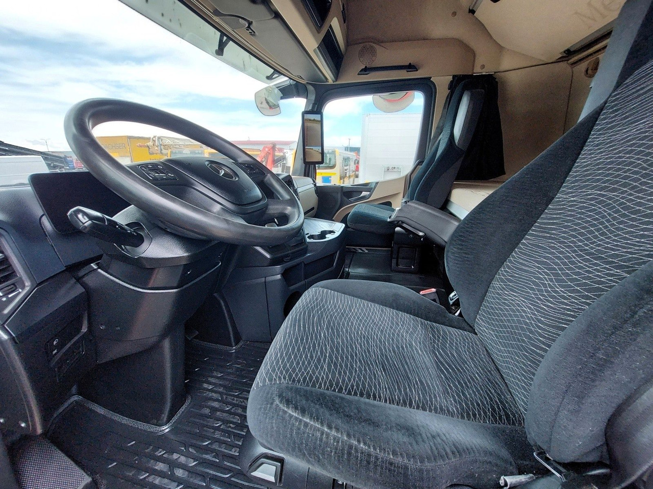 Plachtové nákladné vozidlo Mercedes-Benz Actros 2545 L/NR 6x2 + Wielton PC2K Durchbar
