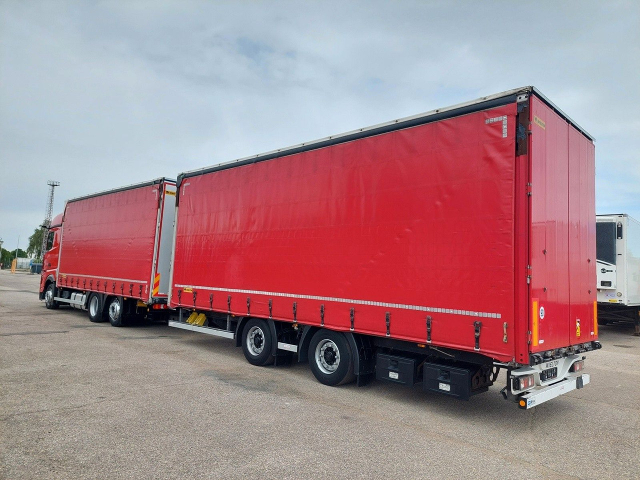Plachtové nákladné vozidlo Mercedes-Benz Actros 2545 L/NR 6x2 + Wielton PC2K Durchbar