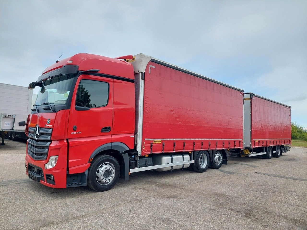 Plachtové nákladné vozidlo Mercedes-Benz Actros 2545 L/NR 6x2 + Wielton PC2K Durchbar