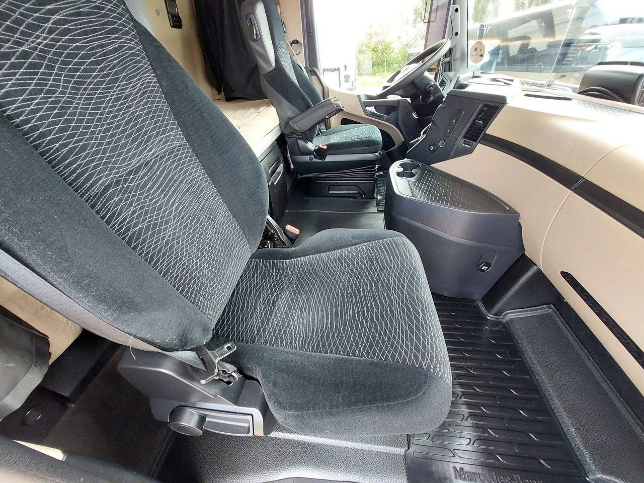 Plachtové nákladné vozidlo Mercedes-Benz Actros 2545 L/NR 6x2 + Wielton PC2K Durchbar