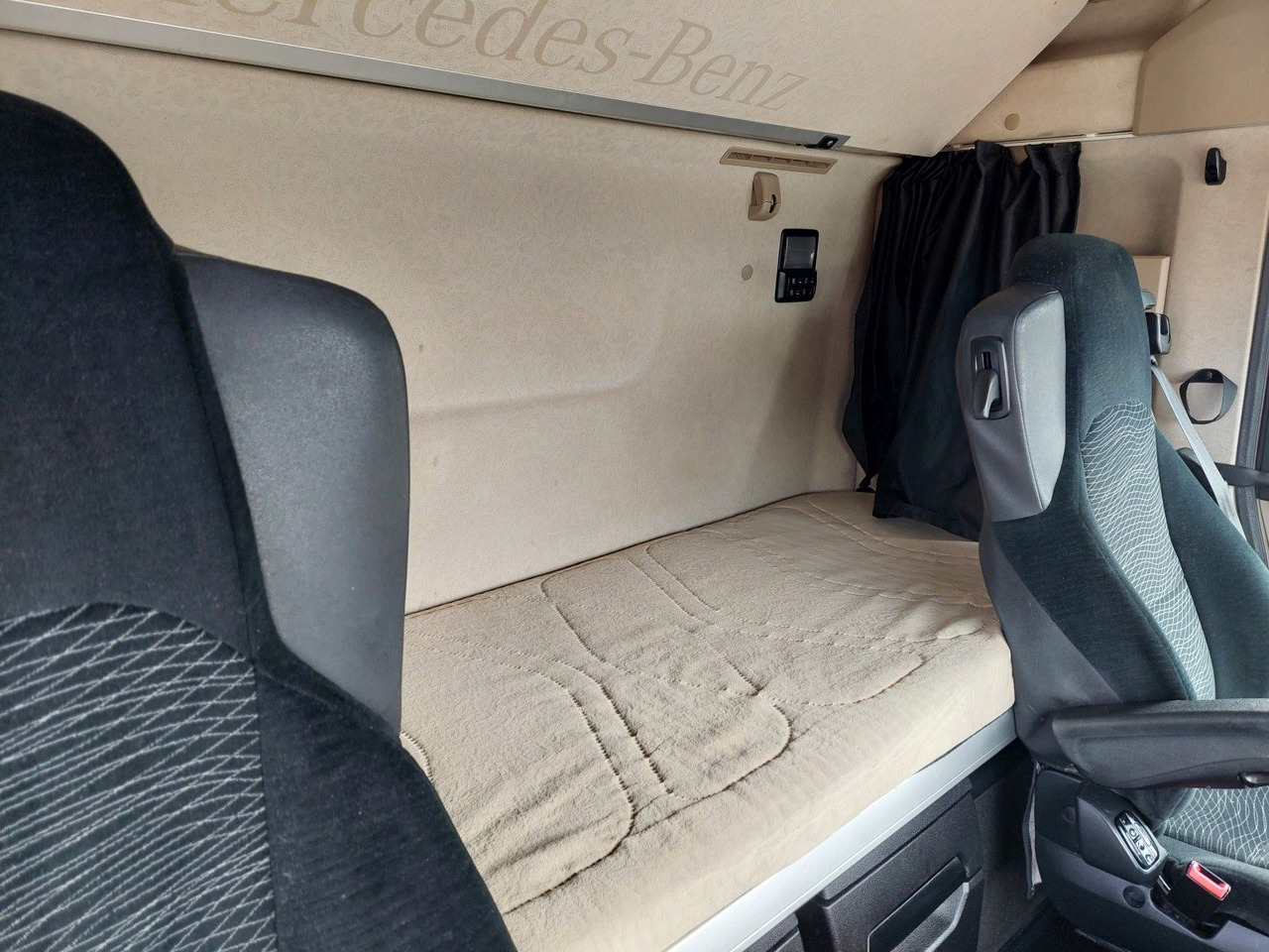 Plachtové nákladné vozidlo Mercedes-Benz Actros 2545 L/NR 6x2 + Wielton PC2K Durchbar