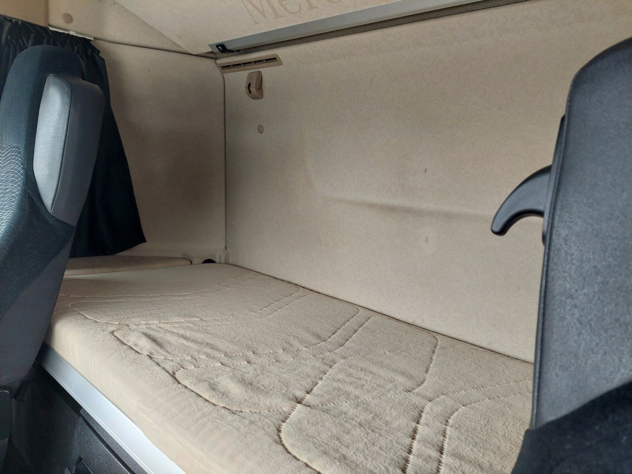 Plachtové nákladné vozidlo Mercedes-Benz Actros 2545 L/NR 6x2 + Wielton PC2K Durchbar