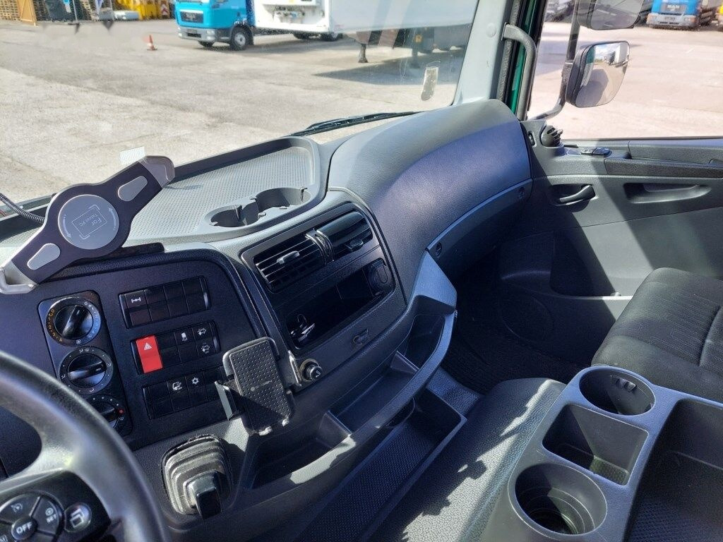 Plachtové nákladné vozidlo Mercedes-Benz Atego 1530 L 4x2
