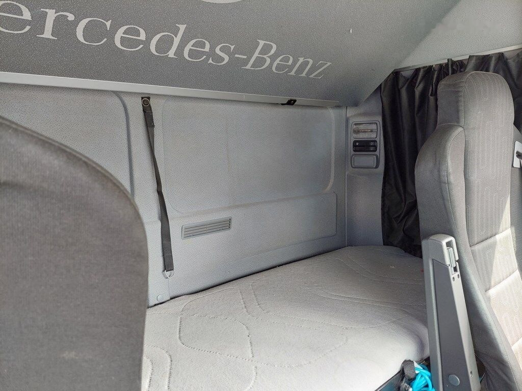 Plachtové nákladné vozidlo Mercedes-Benz Atego 1530 L 4x2