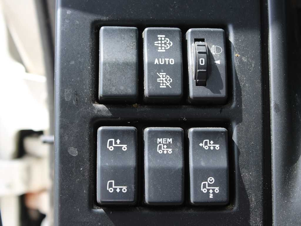 Plachtové nákladné vozidlo Renault D16, EURO 6, LOAD SPACE LENGHT 9,6m!!