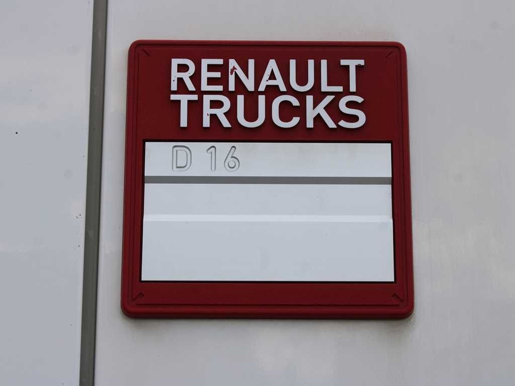 Plachtové nákladné vozidlo Renault D16, EURO 6, LOAD SPACE LENGHT 9,6m!!