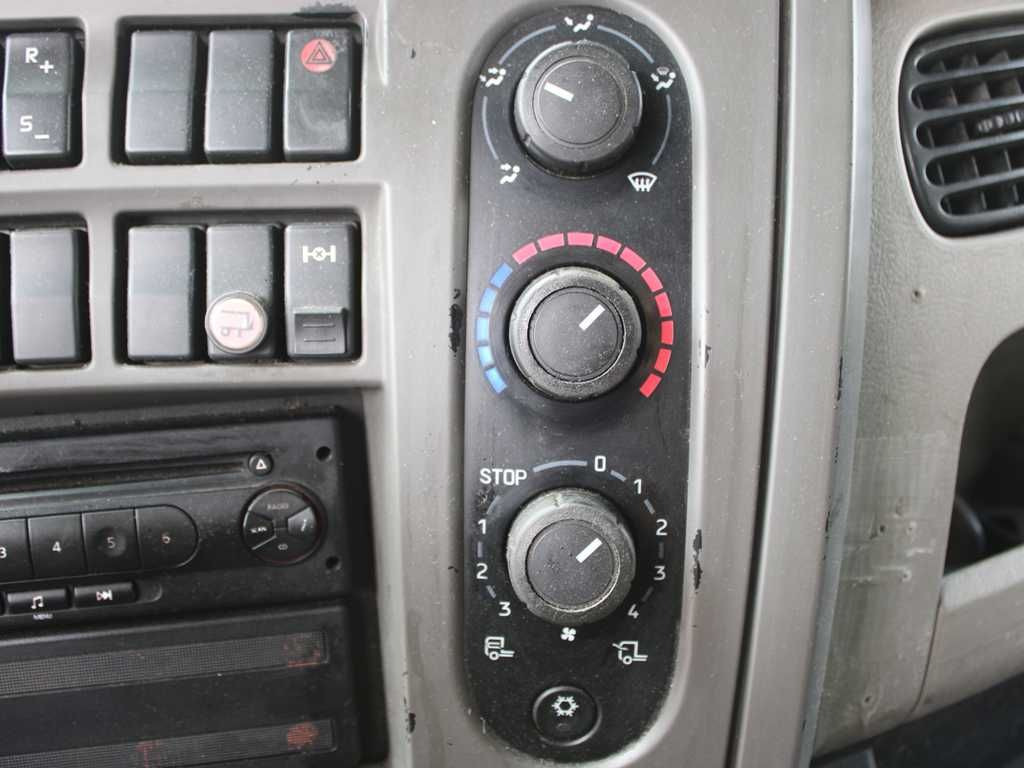 Plachtové nákladné vozidlo Renault MIDLUM 220.12, EURO 5, TAIL LIFT