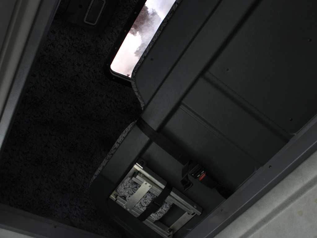 Plachtové nákladné vozidlo Volvo FL 240, SLEEPING CABIN, EURO 6, VEB+