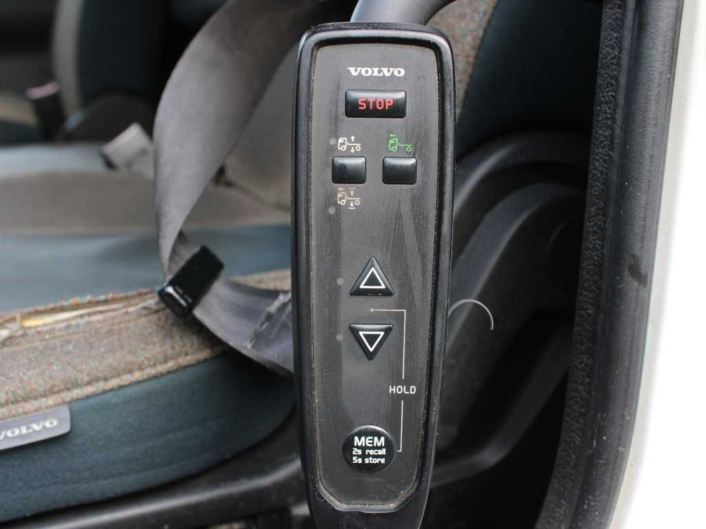 Plachtové nákladné vozidlo Volvo FL 240, SLEEPING CABIN, EURO 6, VEB+