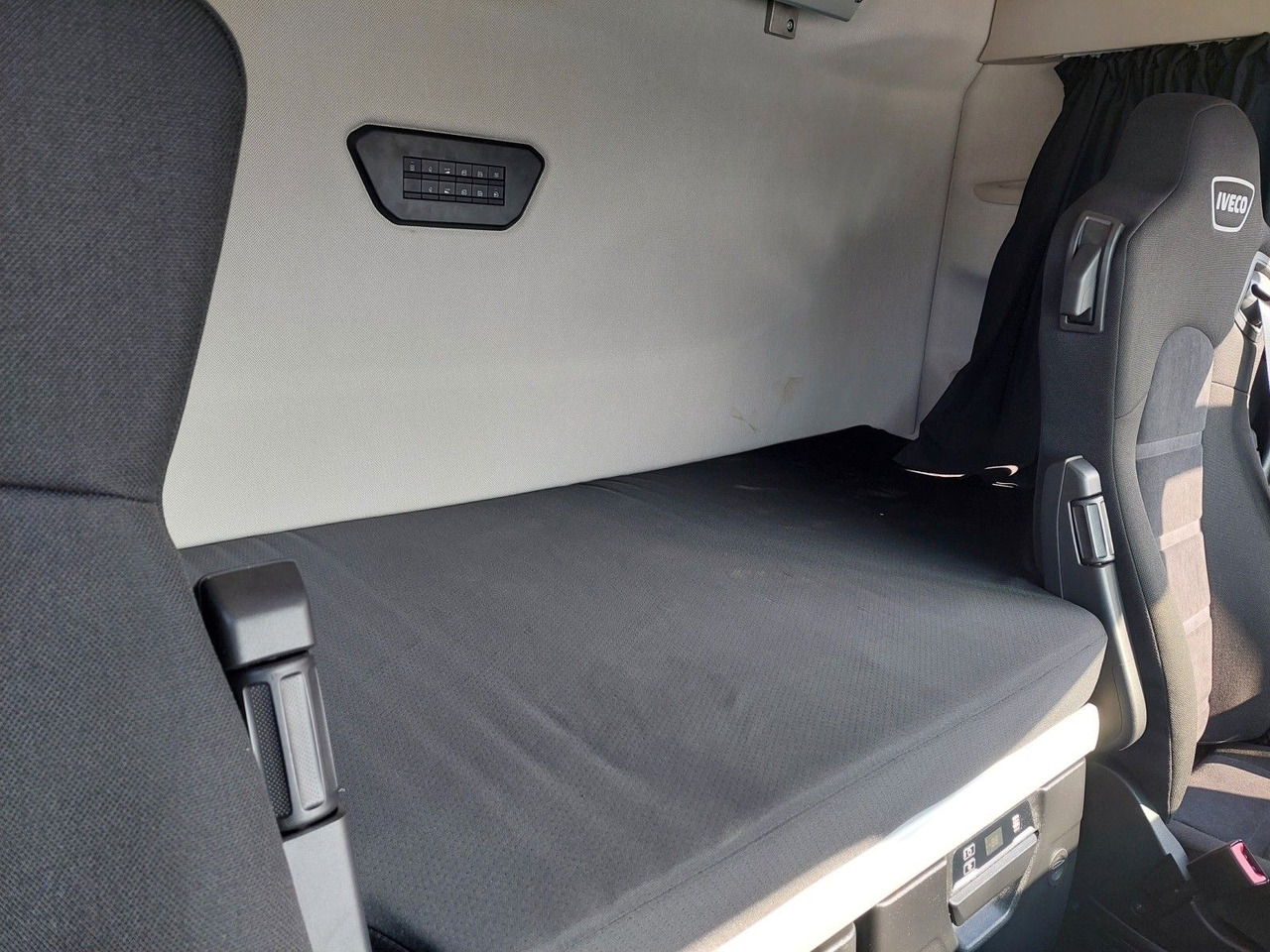 Sklápač Iveco AS360X53Z Stralis X-WAY 8x4 Bordmatik