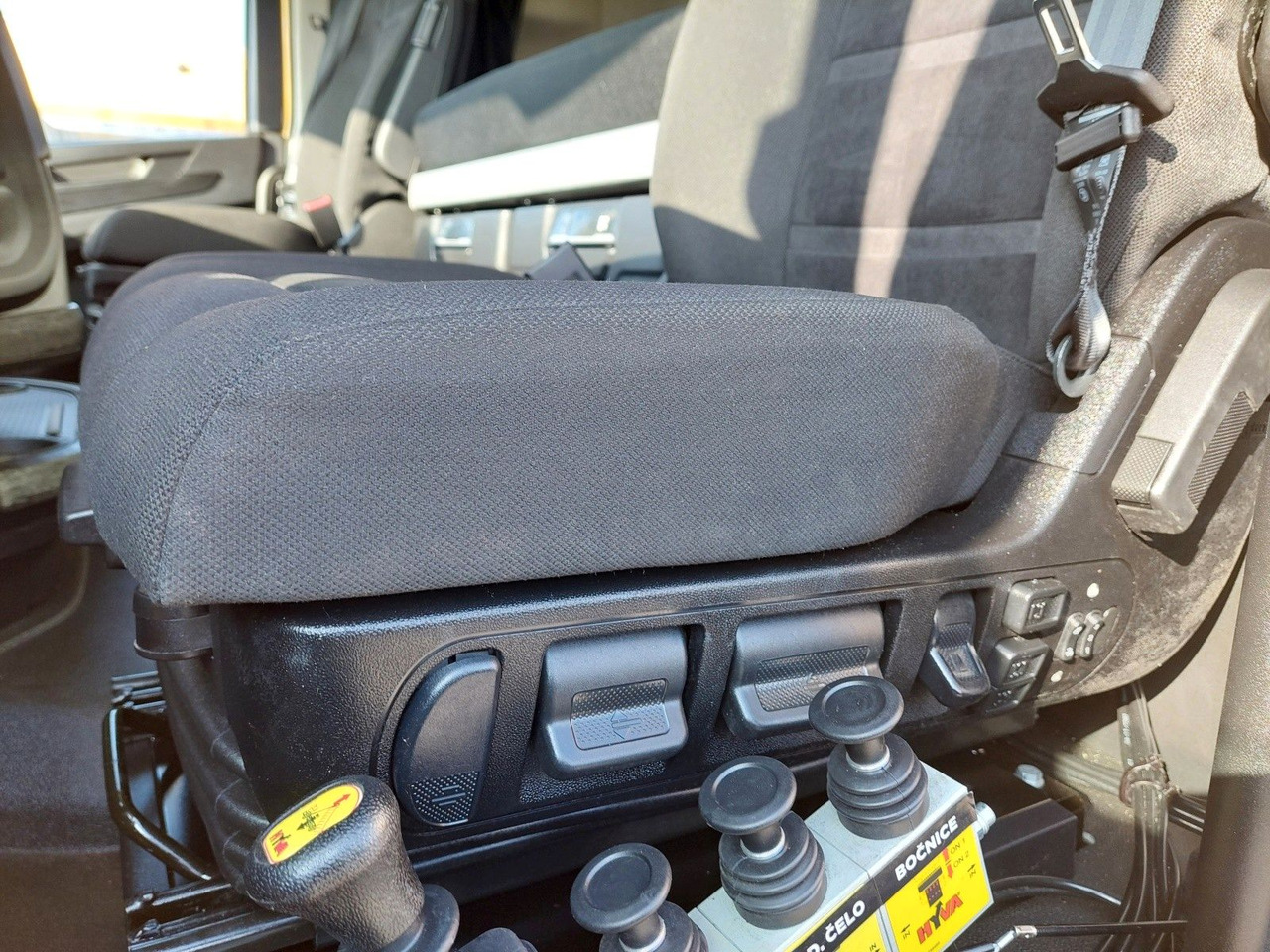 Sklápač Iveco AS360X53Z Stralis X-WAY 8x4 Bordmatik