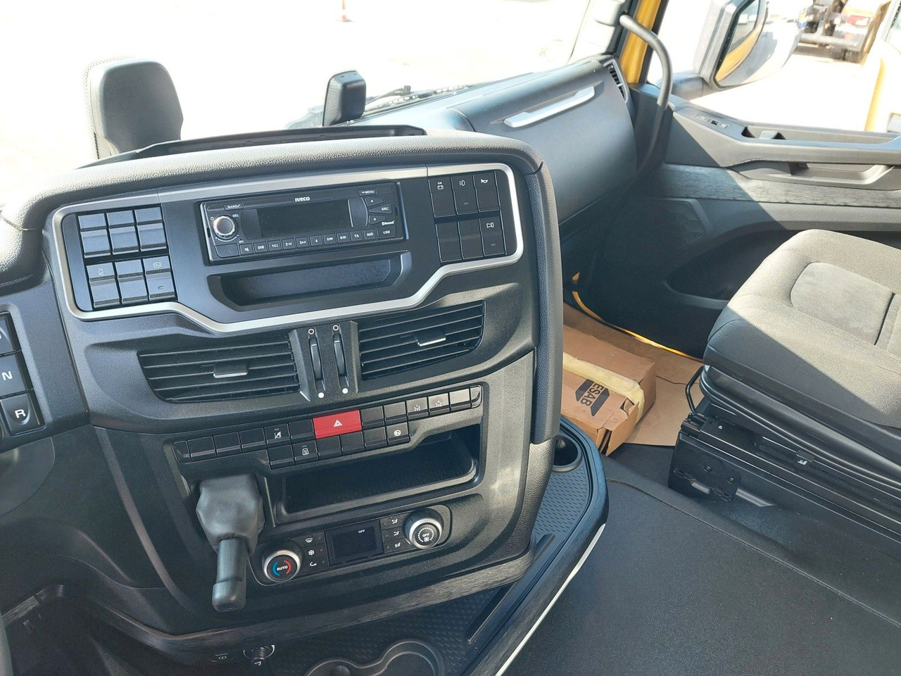 Sklápač Iveco AS360X53Z Stralis X-WAY 8x4 Bordmatik
