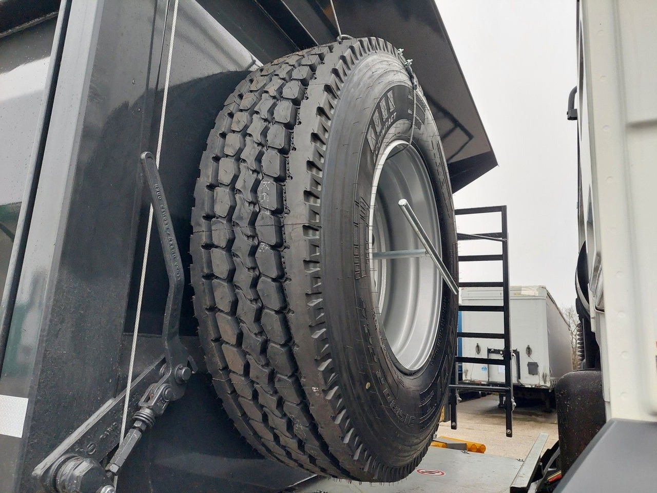 Sklápač MAN TGS 35.520 6X6 BB CH