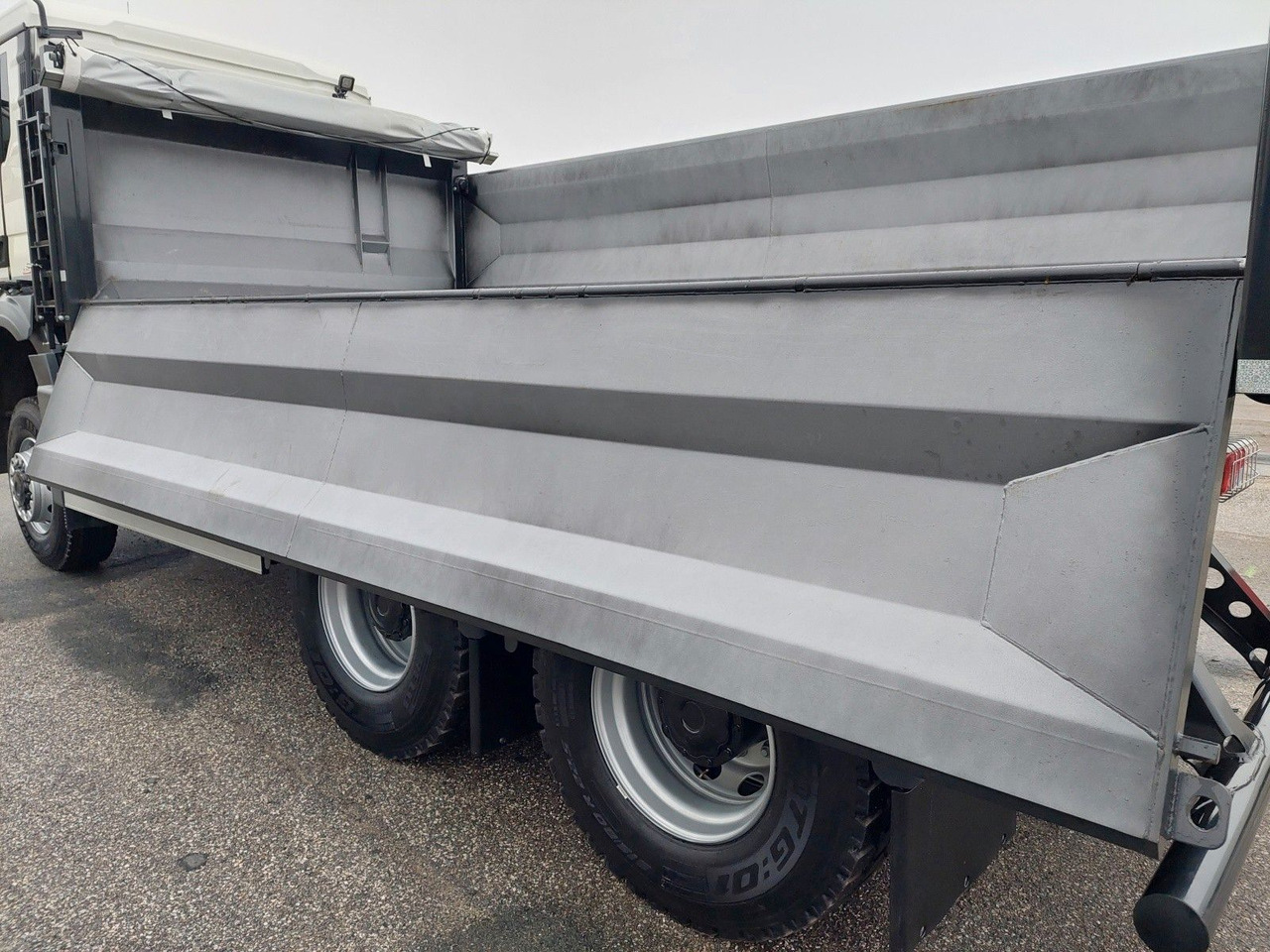 Sklápač MAN TGS 35.520 6X6 BB CH