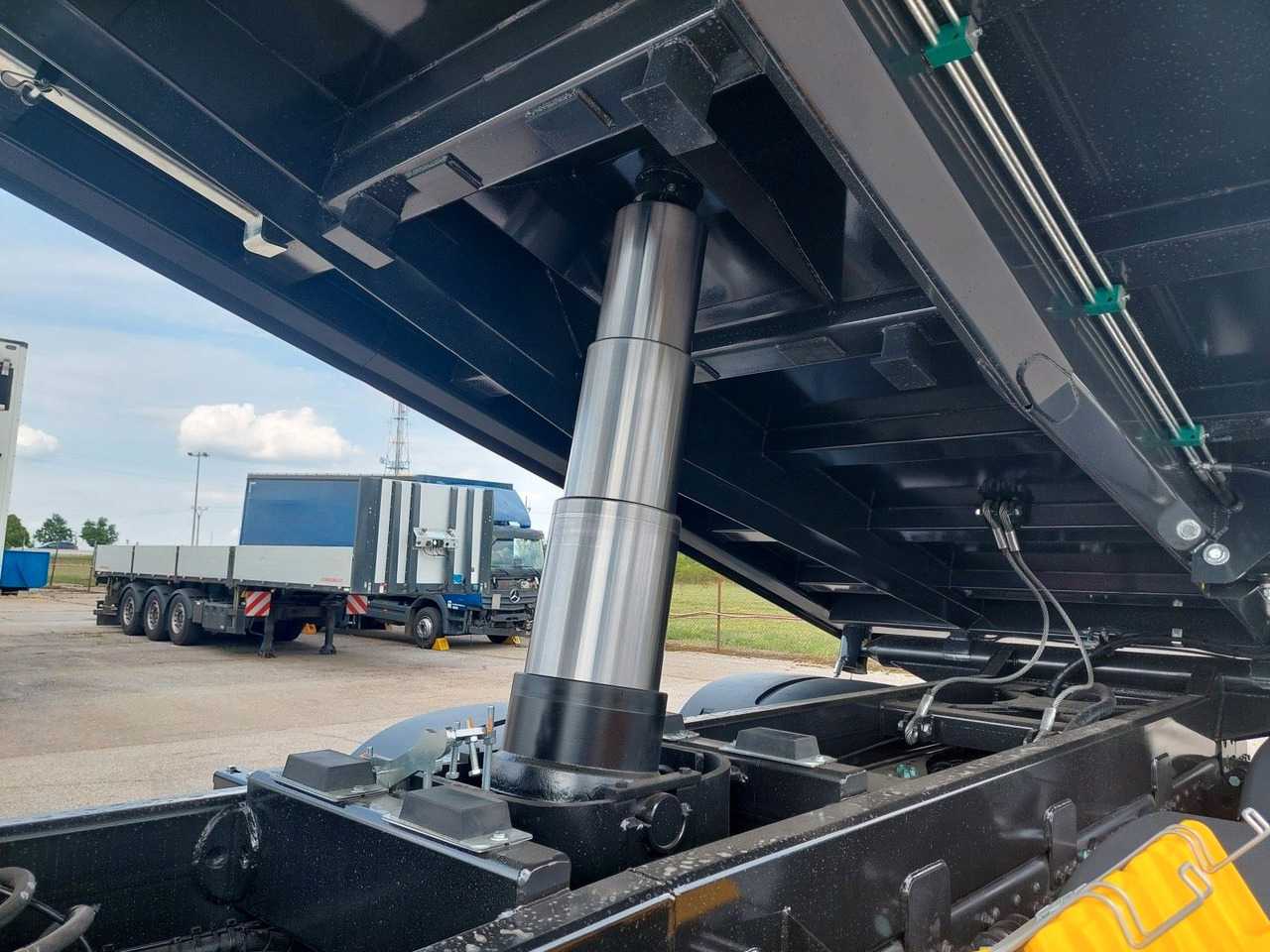 Sklápač MAN TGS 41.520 8X6 BB CH