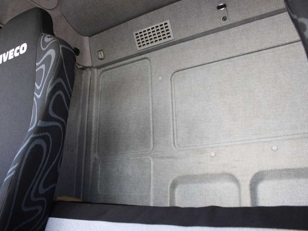 Skříňový nákladní auto Iveco EUROCARGO 120EL22, EURO 6, PNEU 80%
