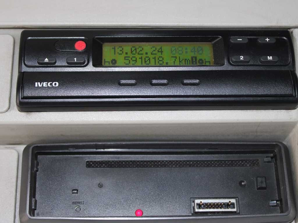 Skříňový nákladní auto Iveco EUROCARGO ML75E17, TAIL LIFT, SLEEPING CABIN