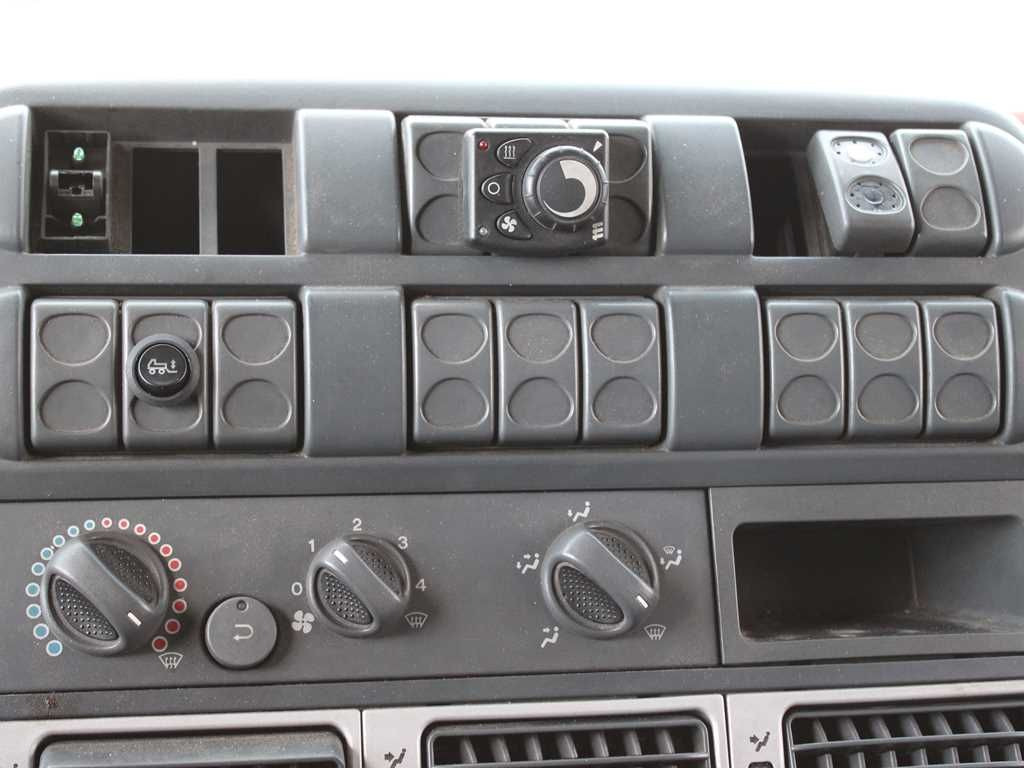 Skříňový nákladní auto Iveco EUROCARGO ML75E17, TAIL LIFT, SLEEPING CABIN