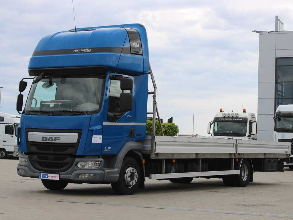 Valníkový/ Plošinový nákladný automobil DAF LF 260, SLEEPING CABIN, EURO 6, PNEU 80%
