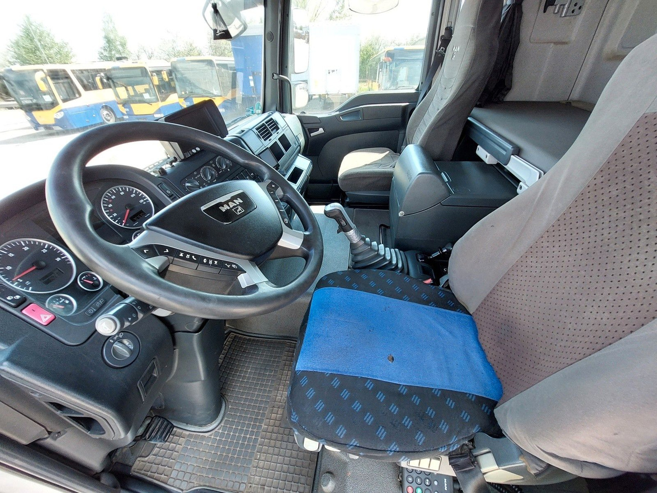 Valníkový/ Plošinový nákladný automobil MAN GA 26.320 6X2-2 BL + Kran Fassi F110AC22