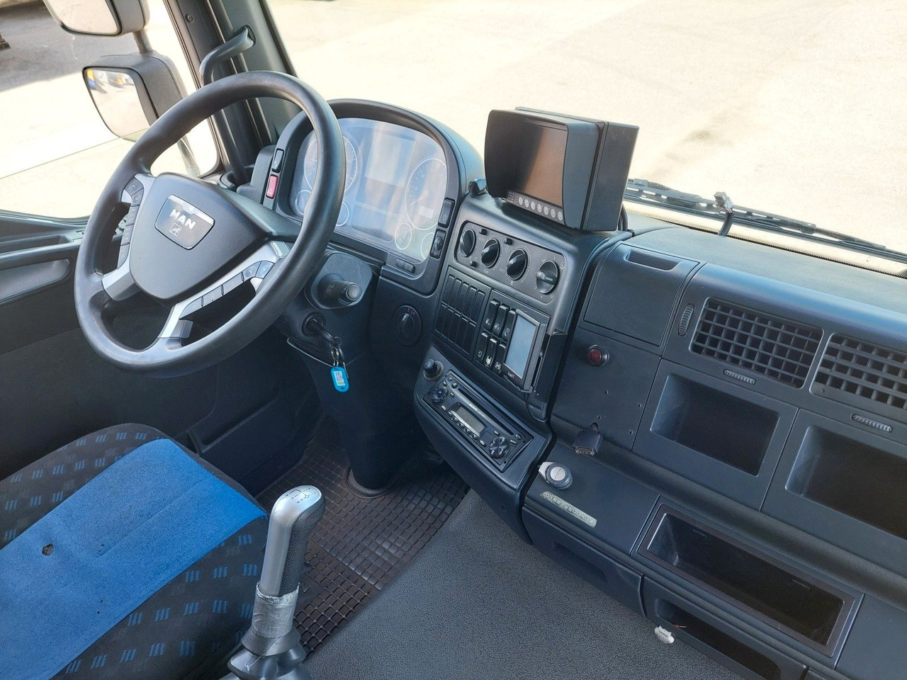 Valníkový/ Plošinový nákladný automobil MAN GA 26.320 6X2-2 BL + Kran Fassi F110AC22