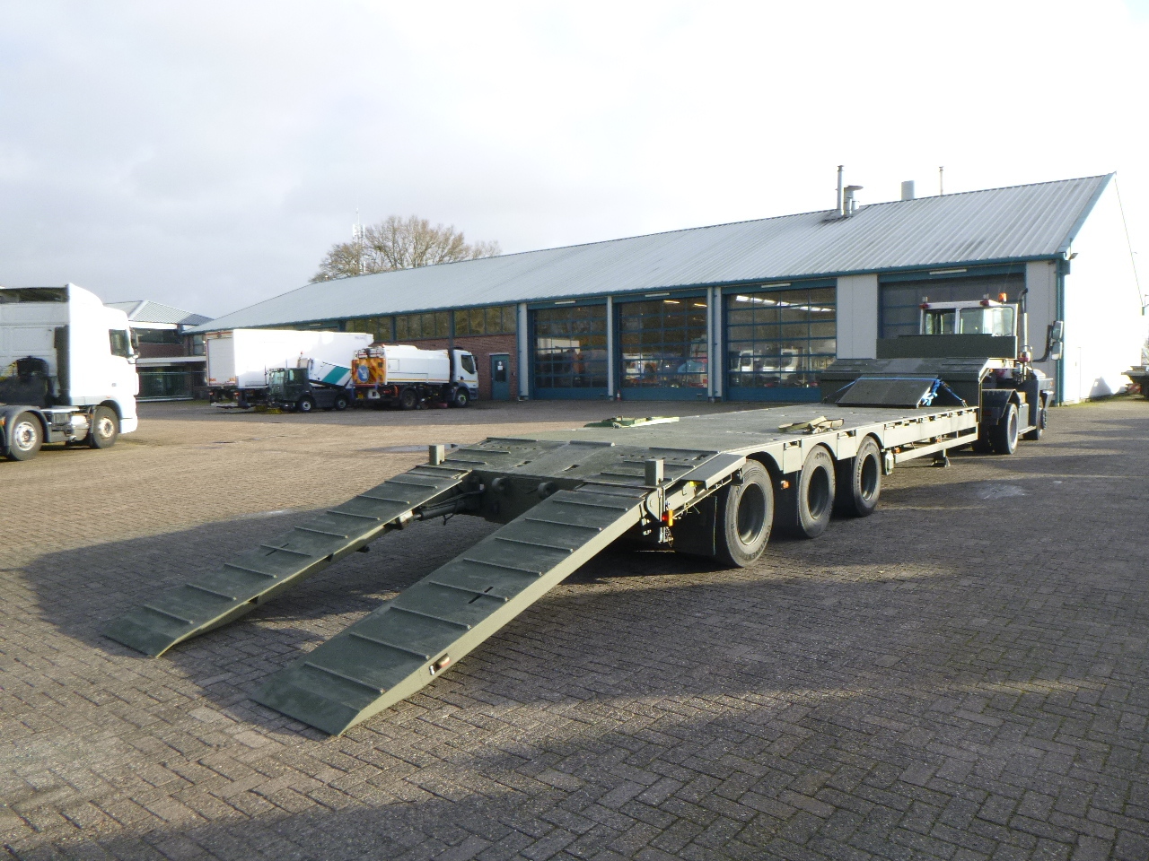 Náves podvalník Broshuis 3-axle semi-lowbed trailer E-2130 / 73 t + ramps: obrázok 6