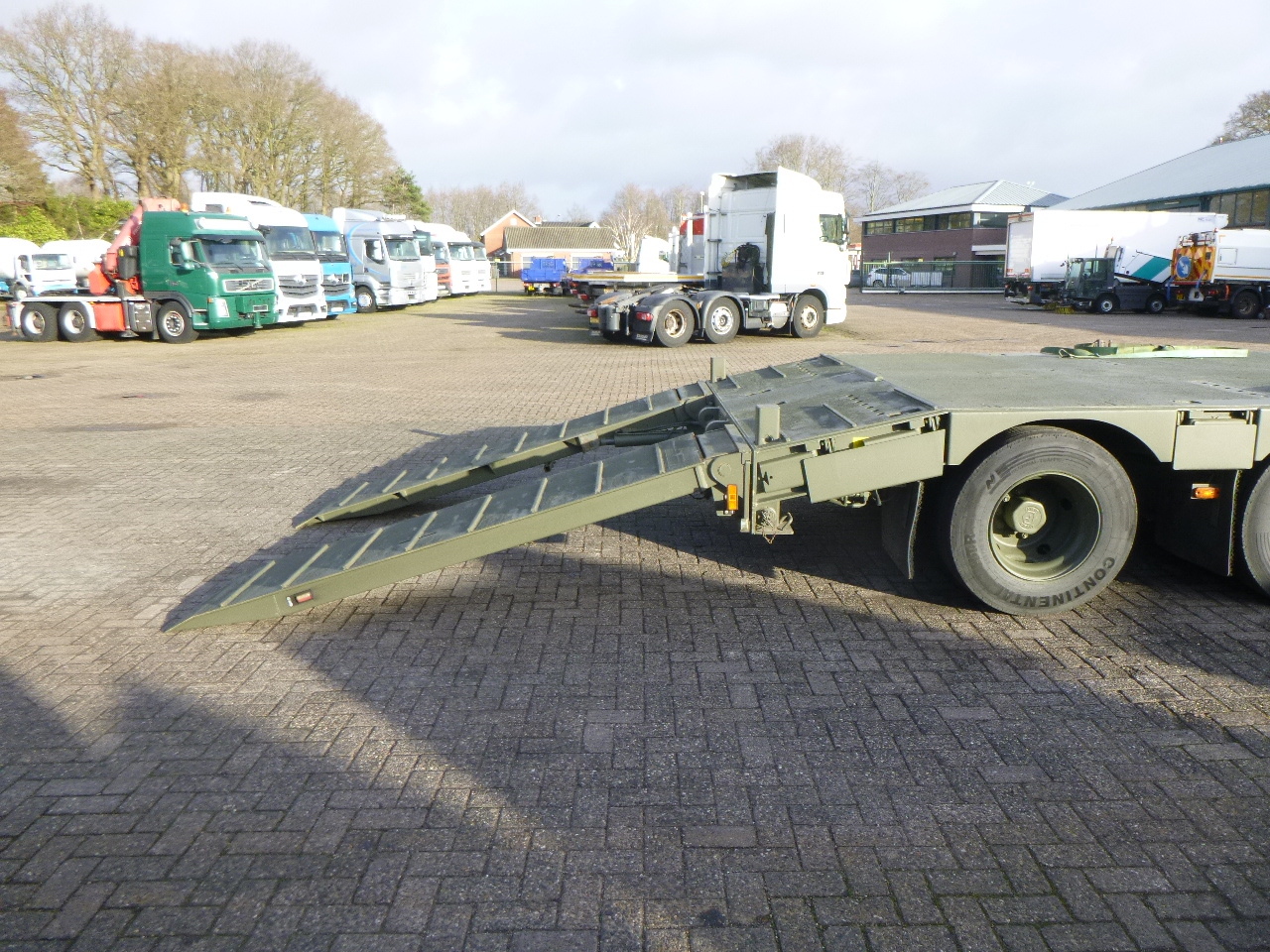 Náves podvalník Broshuis 3-axle semi-lowbed trailer E-2130 / 73 t + ramps: obrázok 11